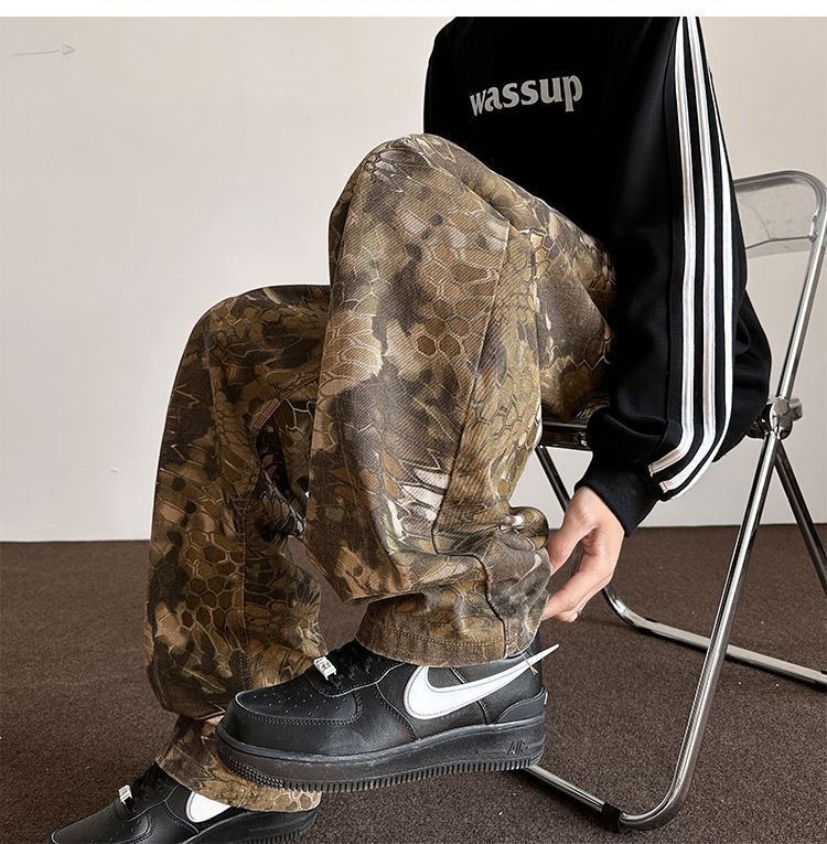 Férfi farmer amerikai retro stílusú mosott camouflage mintával, tiszta szabás, egyenes szárú
