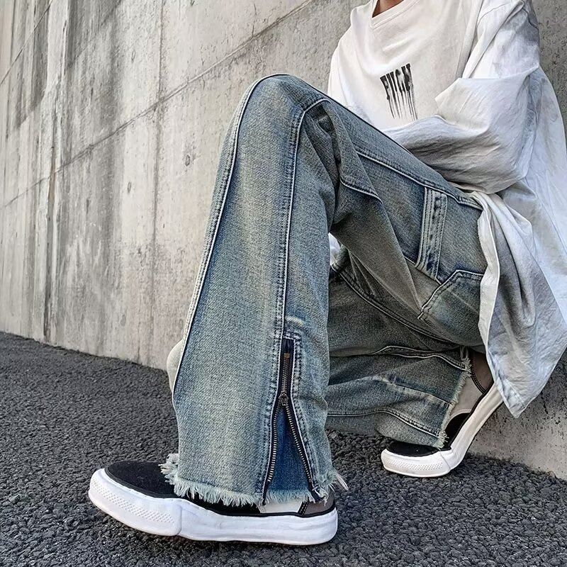 Muške američke retro traperice, isprani denim, uski ravni kroj s blagim proširenjem.