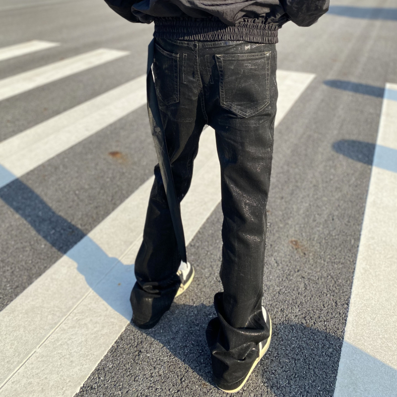 Jeans u RO stilu s voskastim završetkom, ukrasna traka, mikro-flare široke nogavice, elastične