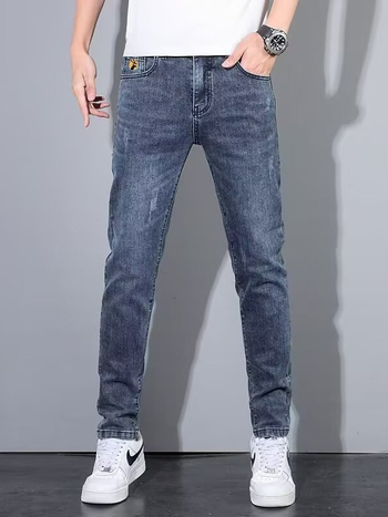 Férfiaknak készült elasztikus farmer, koreai stílusú slim-fit, egyenes szabású nadrág nyárra