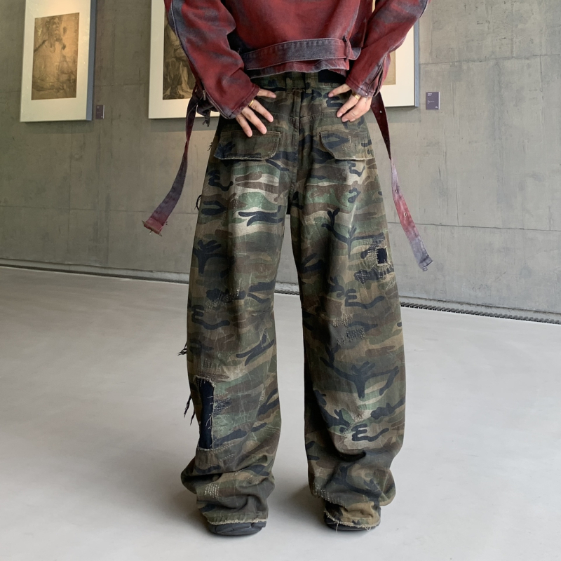 Muške traperice s camouflage panelom u američkom street vintage stilu, opuštene široke krojeve, cargo hlače