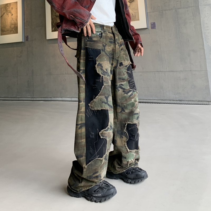 Muške traperice s camouflage panelom u američkom street vintage stilu, opuštene široke krojeve, cargo hlače
