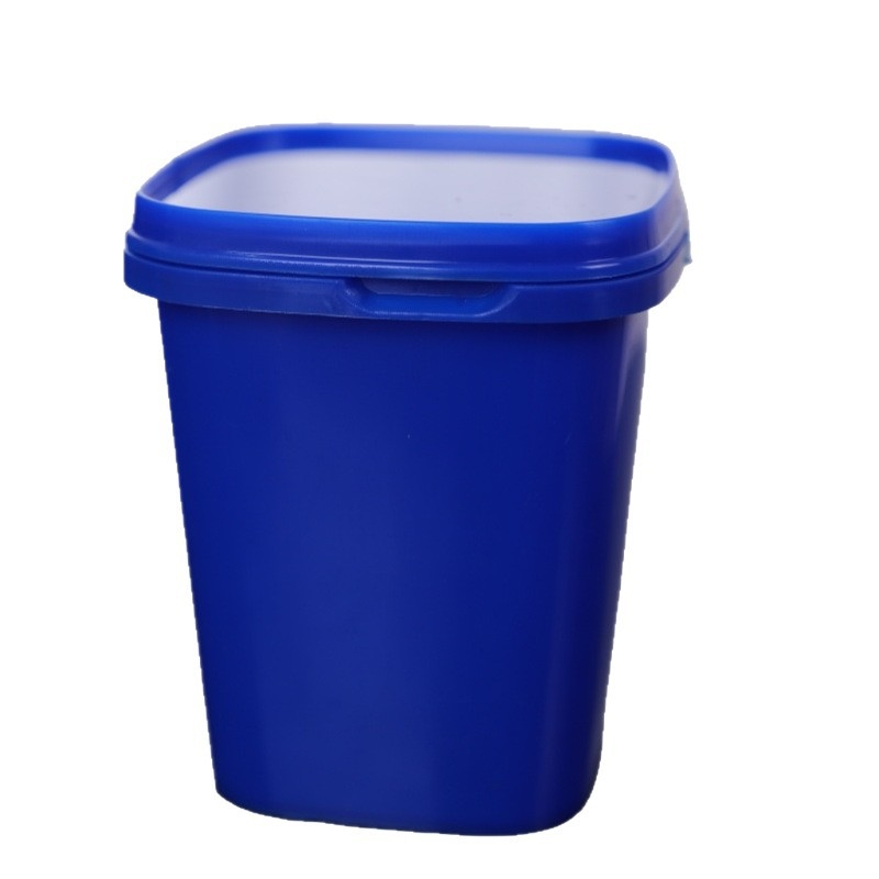 Plavi kvadratni zatvoreni plastični spremnik za pohranu grickalica i paste za čišćenje