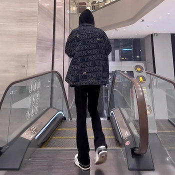 Férfi denimnadrág, amerikai stílusban, slim fit, enyhén kinyíló szár, egyenes szabás