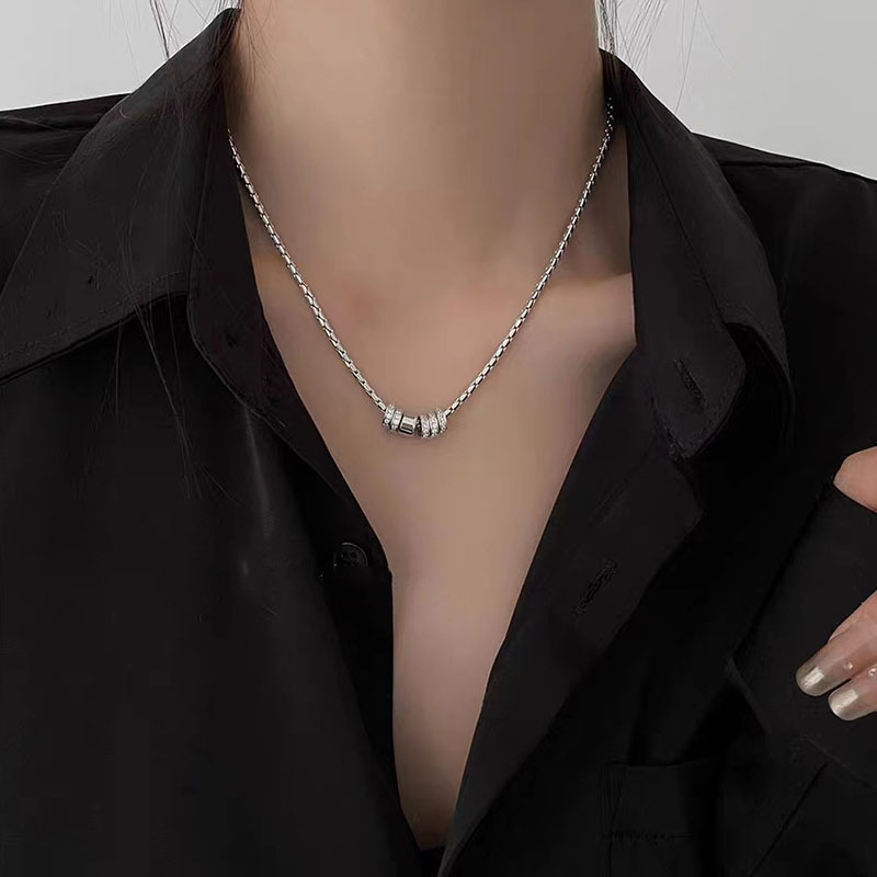Ogrlica s cirkonijem u kružnom obliku, minimalistički stil, unisex