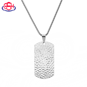 Ručni dog tag privjesak od titan čelika s udarenom teksturom, muški geometrijski lančić u neutralnom stilu