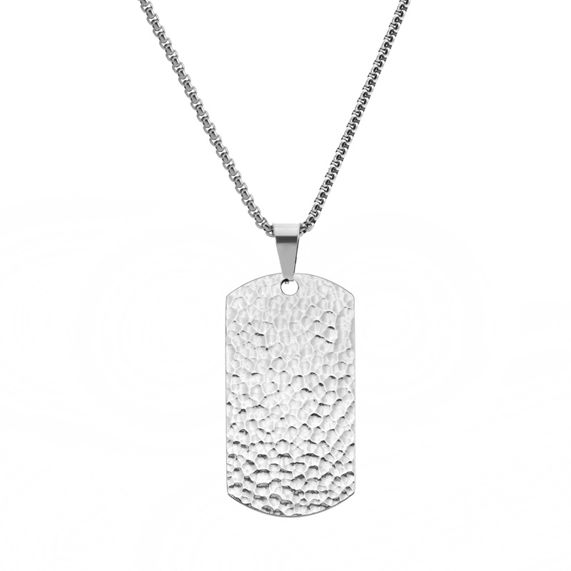 Ručni dog tag privjesak od titan čelika s udarenom teksturom, muški geometrijski lančić u neutralnom stilu