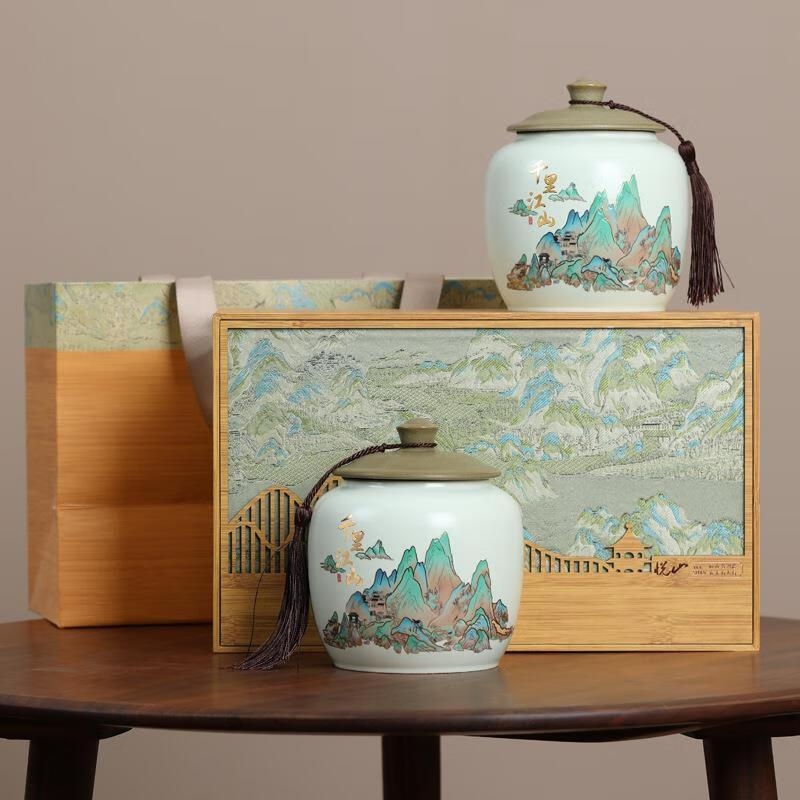 Porcelanski set čajnih kanica s darovnom kutijom i torbom, dvije velike čajne kanice, kineskog stila, decal logotip, motiv planina i rijeka