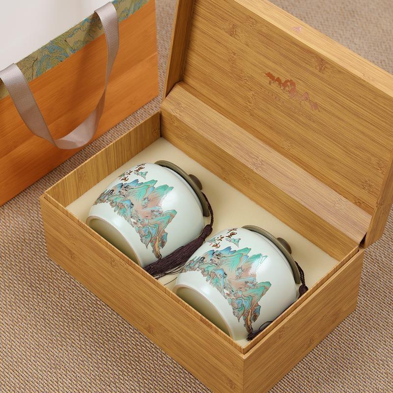 Porcelanski set čajnih kanica s darovnom kutijom i torbom, dvije velike čajne kanice, kineskog stila, decal logotip, motiv planina i rijeka
