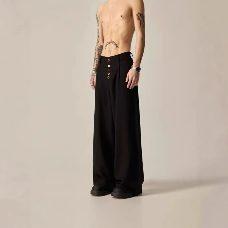 Premium streetwear inspirirane široke hlače u jednobojnoj boji s drapiranom siluetu, od ravnih do širokih nogavica, vizualno izdužuju siluetu