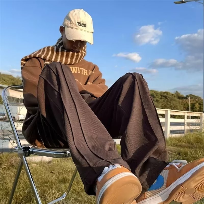 Barna oversized nadrág lazán szabott egyenes vonalú, drapált és széles szárú, őszi casual viselet, poliészter-keverék