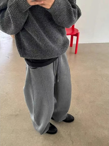 Sötétszürke férfi nadrág, őszi-téli, amerikai street style, egyenes, szélesen szárú