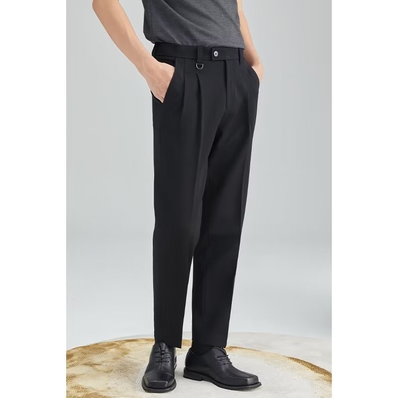 Muške hlače kaki boje od ice silk materijala, bez glađenja, lagane, ravno krojene, slim, 3/4 dužine, poslovno casual
