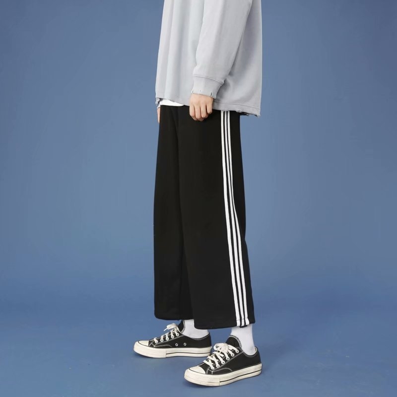 Muške casual hlače za proljeće i jesen, hongkonški i korejski stil, svestrane, s vezanjem, opuštena silueta, uspravni kroj, široke nogavice, tri crte, sportska 3/4 dužina.