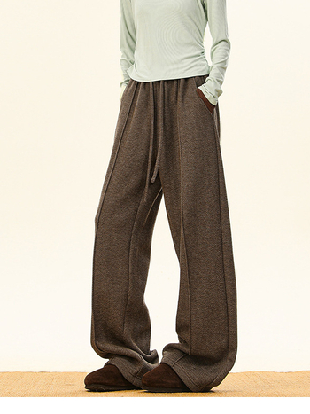 Amerikai retro old-money stílusú kávébarna férfi casual nadrág, fleece bélés, téli, herringbone mintázat, laza szabású, egyenes szárú