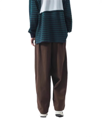 Férfiak számára lazán hordható, széles lábú nadrág Hongkong-stílusban, japán hatás, minimalist munkaöltözet dizájn, retro amerikai streetwear hangulat