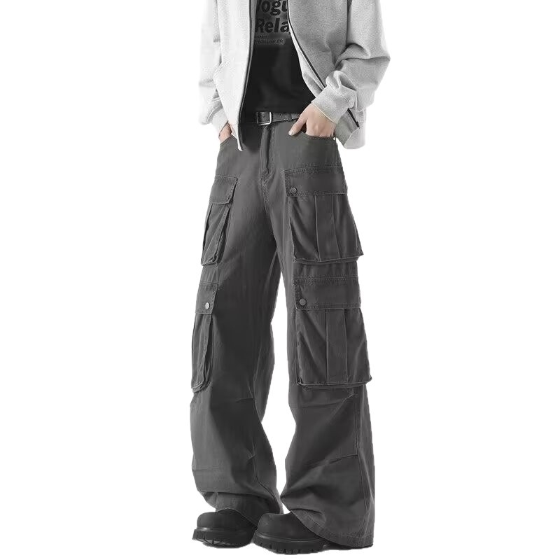 Férfi cargo nadrág, több zsebbel, hip-hop stílusú, funkcionális, modern streetwear, laza szabású, széles lábszárú