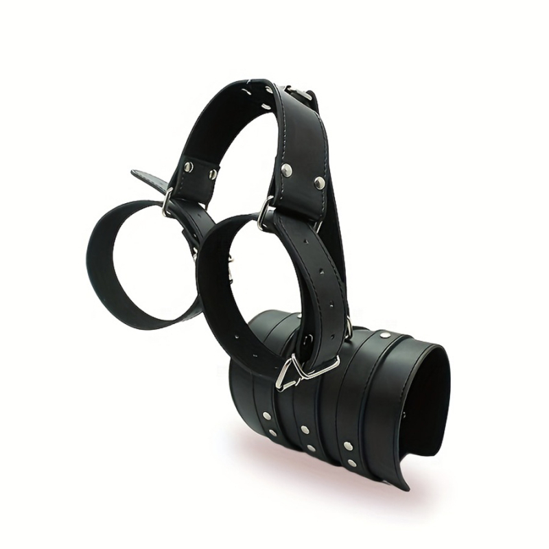 Accesorii din piele cu nituri metalice pentru un look medieval retro