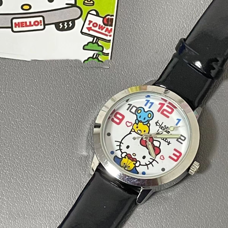 Dječji sat s crtić dizajnom i luminescirajućim brojčanikom, remen od umjetne kože, analognim kvarcnim mehanizmom, promjer 36 mm