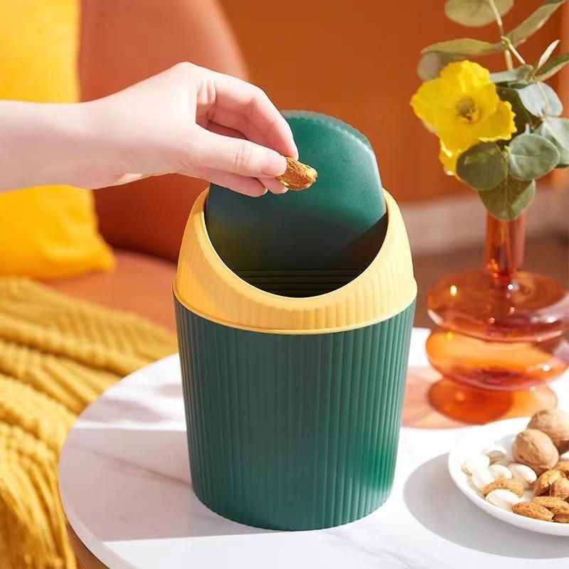Višebojni plastični stolni kantu za otpatke s poklopcem koji se otvara