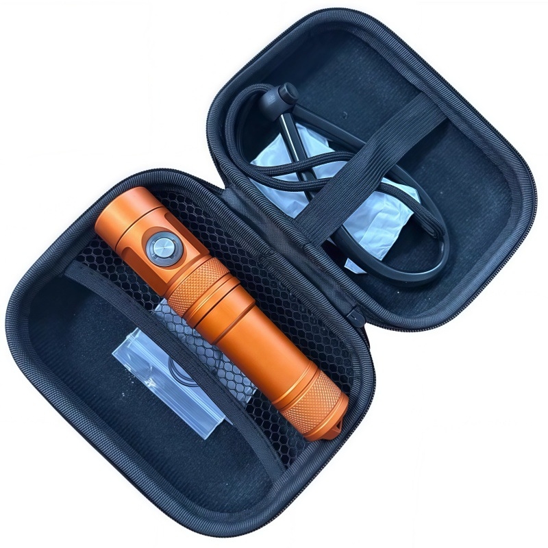 Potapljačka LED svjetiljka SST20, 1000 lumena, ugrađena 21700 baterija (5000 mAh), Type-C punjenje, vodootporna do 150 m.