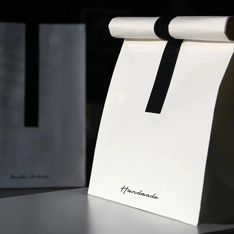 Kreativna Kraft papirnata vrećica za pakiranje nugatnih keksa sa motivom snježne pahulje – minimalistički dizajn