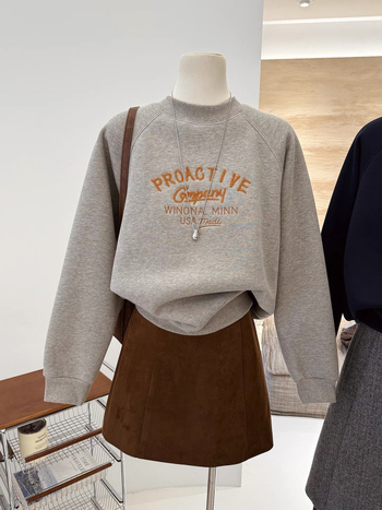 Ženski pulover-sweatshirt u korejskom stilu s izvezenim slovima, flis unutarnje obloge, debeli, okrugli izrez, jesensko-zimska sezona, casual udoban