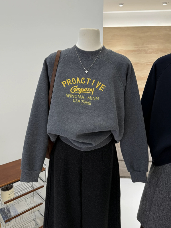 Ženski pulover-sweatshirt u korejskom stilu s izvezenim slovima, flis unutarnje obloge, debeli, okrugli izrez, jesensko-zimska sezona, casual udoban