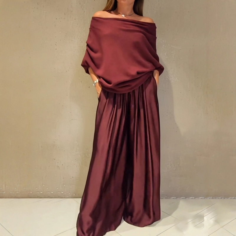Elegantni dvodijelni set: top bez ramena i satenske hlače širokog kroja