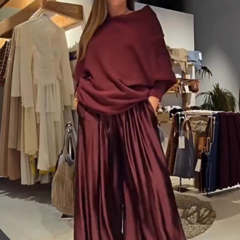 Elegantni dvodijelni set: top bez ramena i satenske hlače širokog kroja