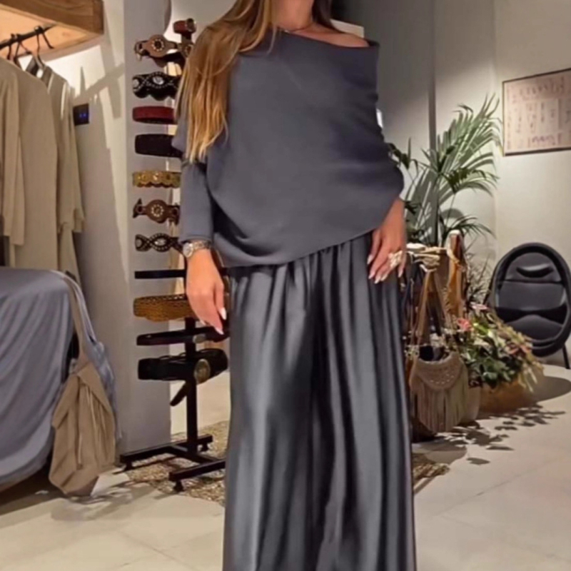 Elegantni dvodijelni set: top bez ramena i satenske hlače širokog kroja