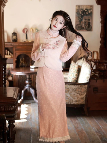 Zimski dvodijelni set: haljina s dugim rukavima i topli prsluk, elegantan stil inspiriran kineskim motivima