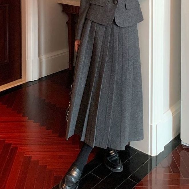Ženski dvodijelni kostim sa sakoom i suknjom, u sivom, korejskog stila, elegantan izgled