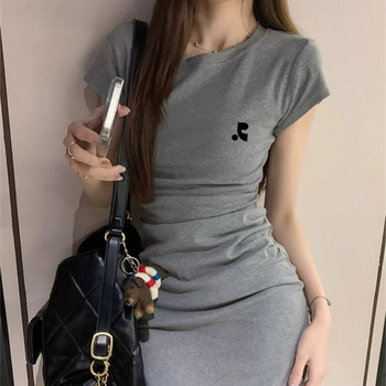 Korejska haljina Restandrecreation u stilu Pure Desire, uskog kroja, plisirana, pamuk, kratki rukavi, okrugli izrez, midi duljina