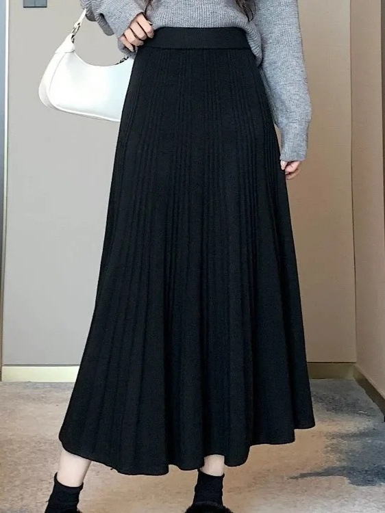 Ženska pletena suknja za jesen i zimu, opuštenog kroja, vizualno oblikuje figuru, plisirana, casual stil, srednja duljina, široki rub.