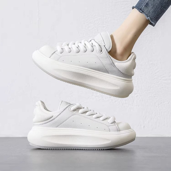 Ženske bijele tenisice od prave kože, debeli đon, svestrane casual tenisice, moda 2025