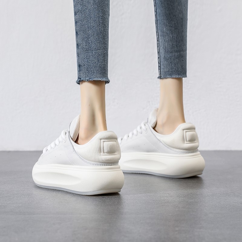 Ženske bijele tenisice od prave kože, debeli đon, svestrane casual tenisice, moda 2025