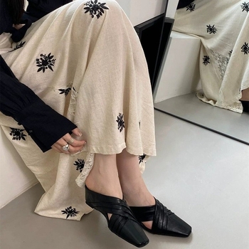 Francia retro stílusú női zárt orrú papucs, klinikus sarokkal, slip-on lazy mules, félpapucs, tavaszi 2026 modell