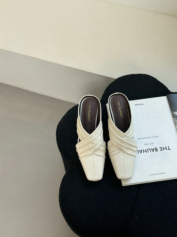 Francia retro stílusú női zárt orrú papucs, klinikus sarokkal, slip-on lazy mules, félpapucs, tavaszi 2026 modell