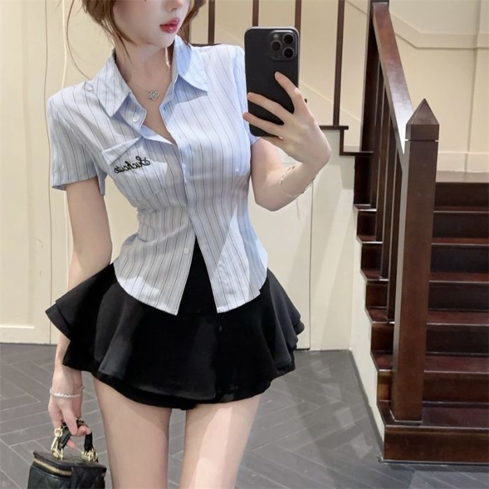 Ženski ljetni dvodijelni set u JK preppy stilu: prugasta bluza i suknja visokog struka – vitka silueta