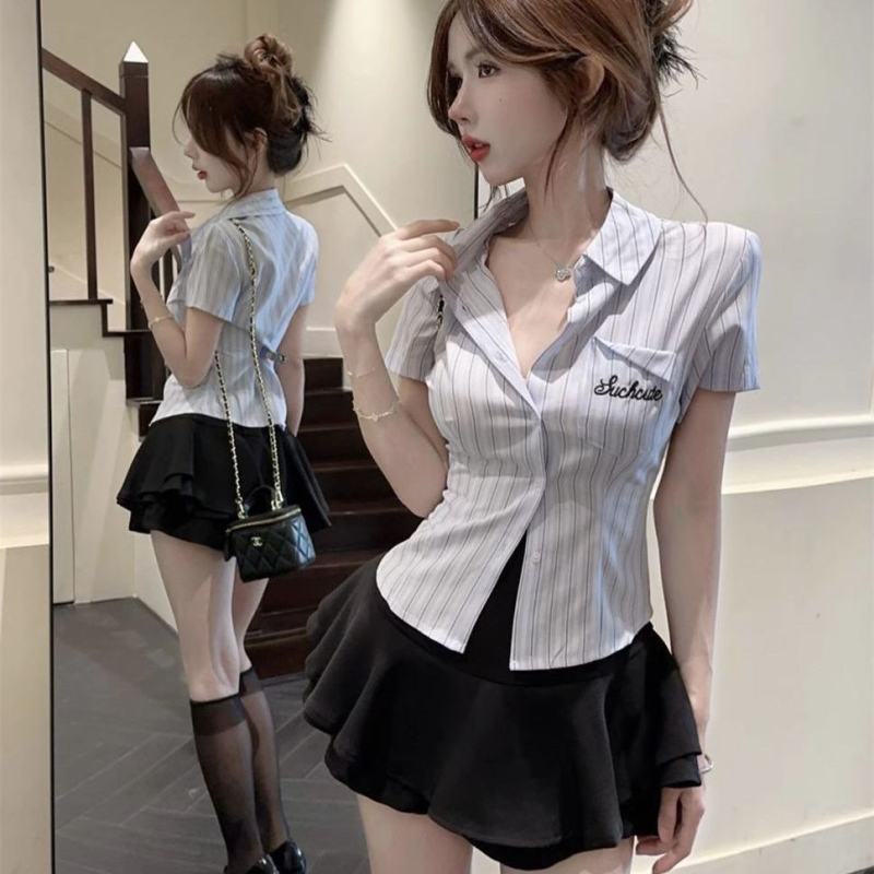 Ženski ljetni dvodijelni set u JK preppy stilu: prugasta bluza i suknja visokog struka – vitka silueta