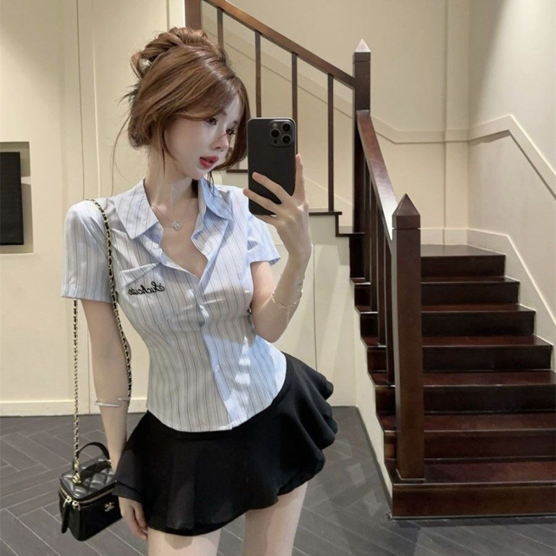 Ženski ljetni dvodijelni set u JK preppy stilu: prugasta bluza i suknja visokog struka – vitka silueta