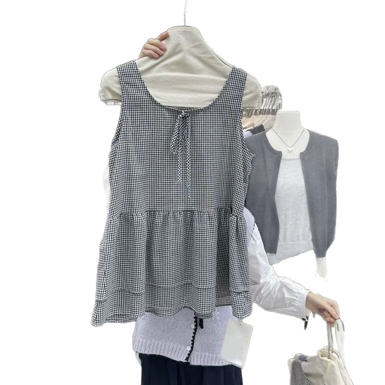 Plus-size ženski karirani dvodijelni set s topom i kardiganom za jesen, vizualno sužava siluetu, svestran