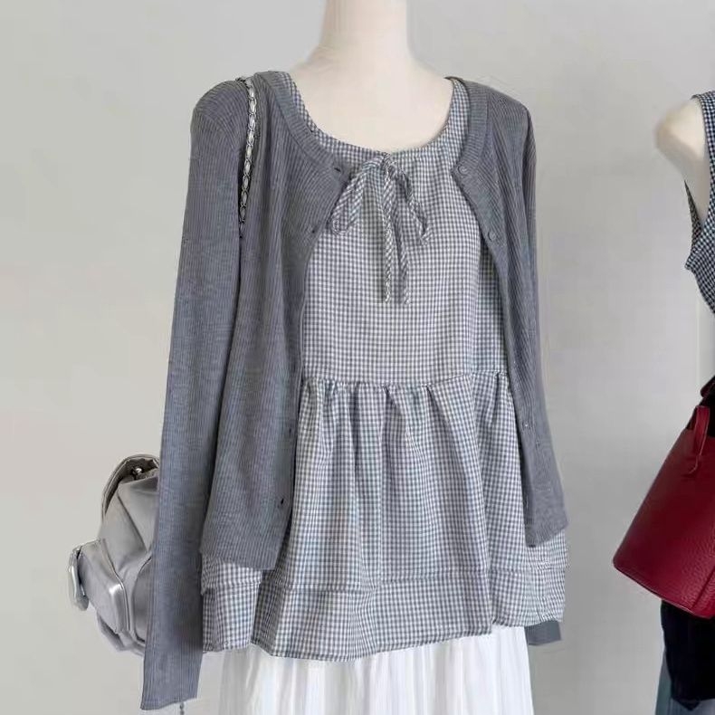 Plus-size ženski karirani dvodijelni set s topom i kardiganom za jesen, vizualno sužava siluetu, svestran