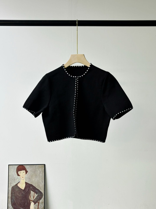 M Brand francuskog stila, rana proleća: ženski set s topom kratkih rukava i pletenom camisole haljinom s naglaskom na struku