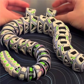 Többszínű 3D nyomtatott kígyó mozgatható ízületekkel — élethű állatmodell dekorációhoz gyerekeknek