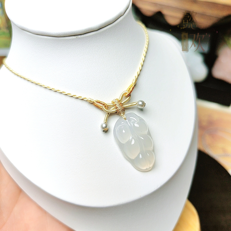Dvostrani Buddha privjesak od chalcedona, s motivom lista i tikve, finog agat