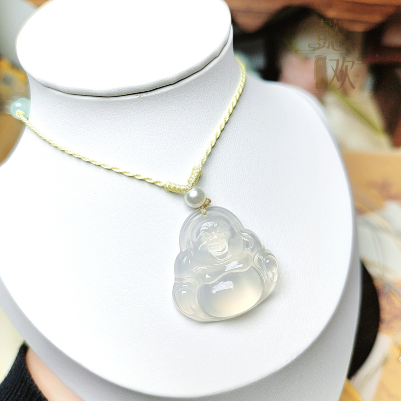 Dvostrani Buddha privjesak od chalcedona, s motivom lista i tikve, finog agat