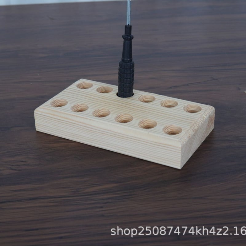 Kreativni drveni držač za klešta – DIY organizator alata