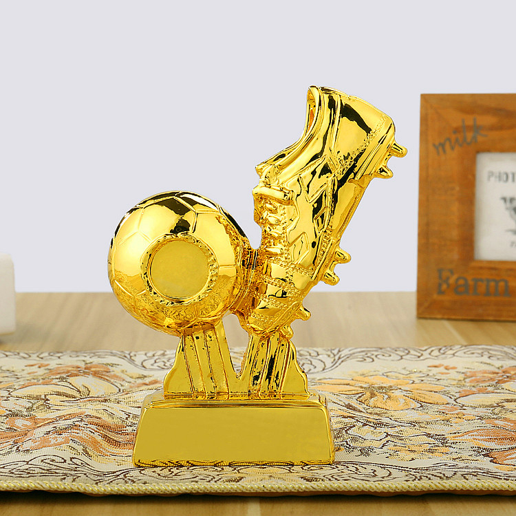 Svjetsko prvenstvo u nogometu: Zlatna cipka – suvenir, trofej za najboljeg strijelca, model nogometnog trofeja za djecu